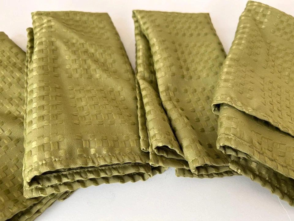 Lote 4 servilletas 18 x 18 verde oliva con textura Foto 2 de 3