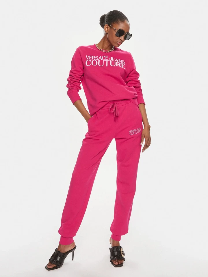 Jeans Versace Couture logotipo rosa joggers – Streetwear de luxo redefinido - Imagem 2 de 4