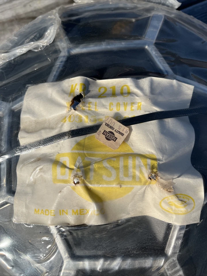 NOS Vintage Set Of 4 1976-1978 OEM Nissan Datsun 13” B210 Hubcaps KB-210 - Image 2 of 4