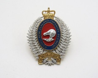 Genuine Vintage Royal New Zealand Infantry Regiment Staybrite Cap Badge
