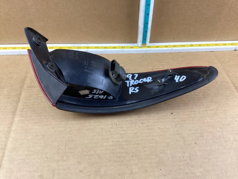 Lanterna traseira direita lateral do passageiro Mercury Tracer Sedan 1997-1998 fabricante de equipamento original - Imagem 4 de 4