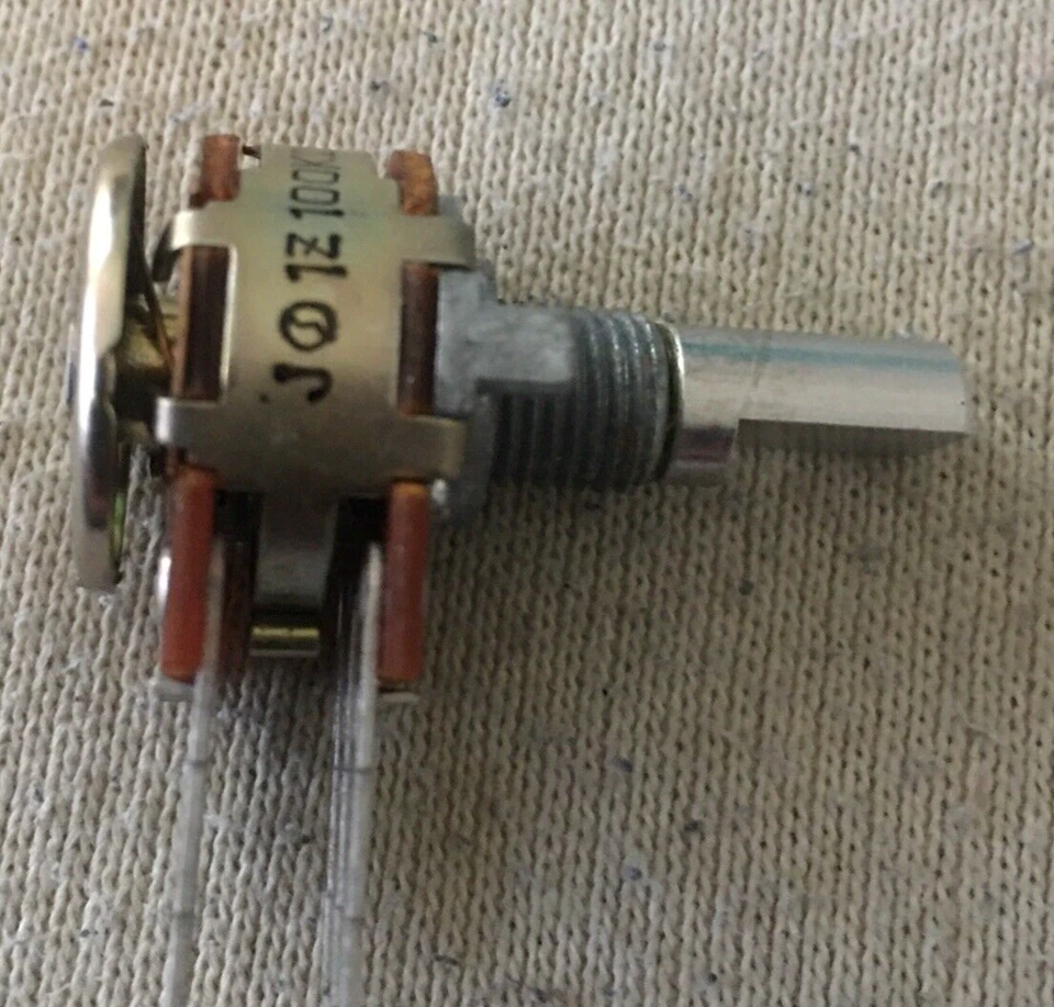 Potenciómetro "NOBLE" (Japón) NOS 16-Tipo 100K BALANCE Detención Central Eje 0.25" Foto 3 de 4