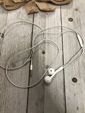 White Apple EarPods With Remote/Microphone