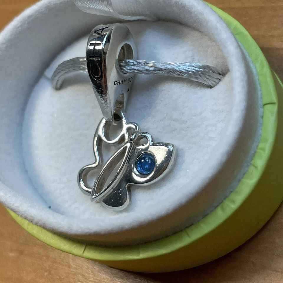 Chamilia 0.925 纯银悬垂蝴蝶蓝色小饰品珠手链悬挂 — 第 2/4 张图片