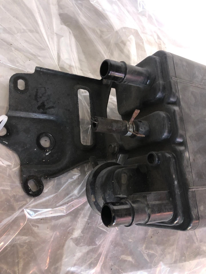 Toyota Camry LE 2003-2006 bote evaporador vapor lata de carbón sedán OEM Foto 2 de 4