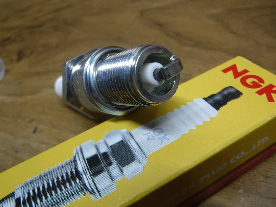 Honda ATC250R 1984 84 bujía NGK BR9ES fabricante original ATC 250R 250 R envío rápido gratuito Foto 4 de 4