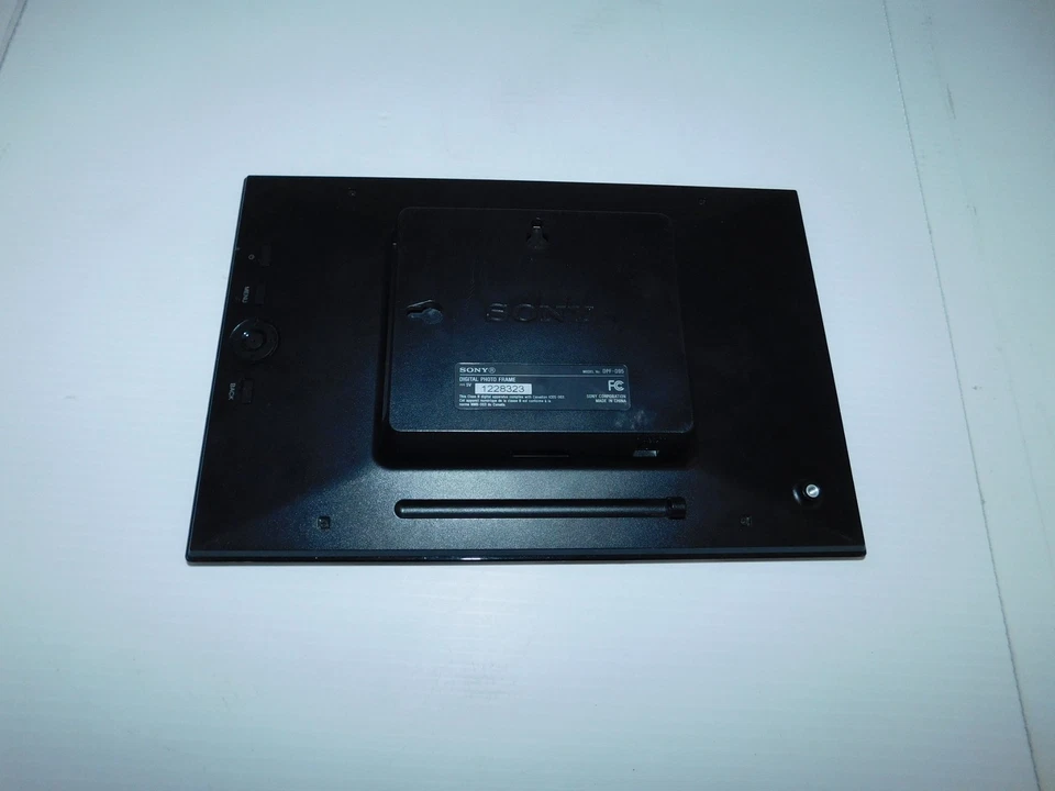 SONY DIGITAL PHOTO FRAME MODEL NO DPF-D95 (GSW85) - Image 3 of 4