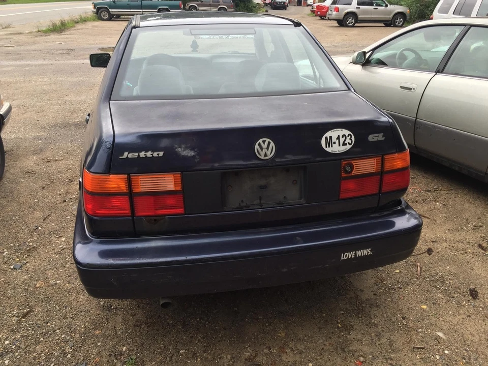 Lente transparente lanterna traseira Volkswagen Jetta R, quarto de painel montado, R. 93 94 95 96 - Imagem 2 de 3