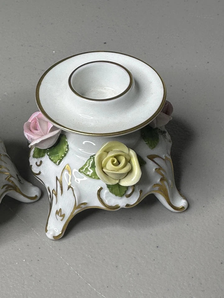 Par de Candelabros Kaiser Porcelana Rosas Borde Dorado Alemania Occidental AK Foto 3 de 4