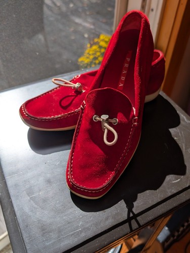 Prada rote Wildleder Driving Halbschuhe - Damen Gr. 39 - silberne Knebeldetail - Italy "