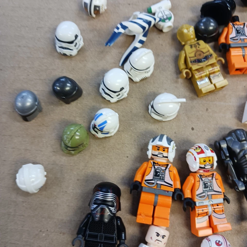 LEGO Star Wars Minifigure and Accessory Parts Lot Luke Kylo C3PO - Image 3 of 4