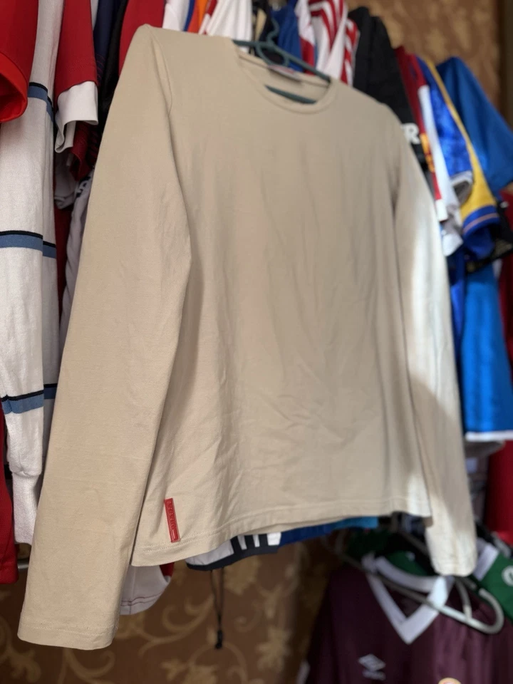 Top deportivo de manga larga PRADA para hombre lengüeta roja vintage años 2000 Y2K hecho en Italia talla L Foto 2 de 4