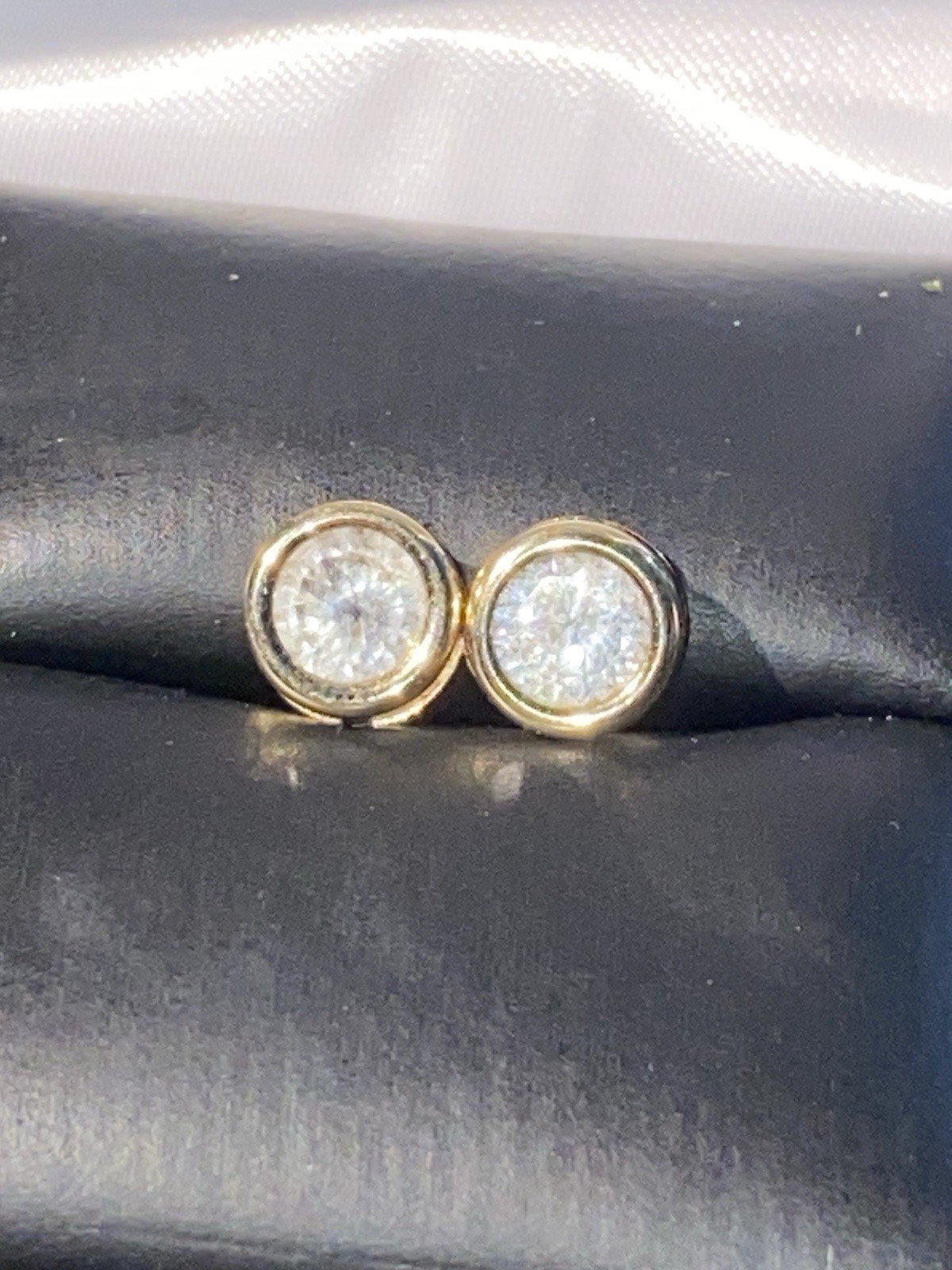 10k Solid Yellow Gold White Topaz Bezel Set Stud … - image 1