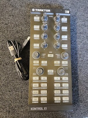 NATIVE INSTRUMENTS TRAKTOR KONTROL X1 - GEBRAUCHT MIT USB KABEL 