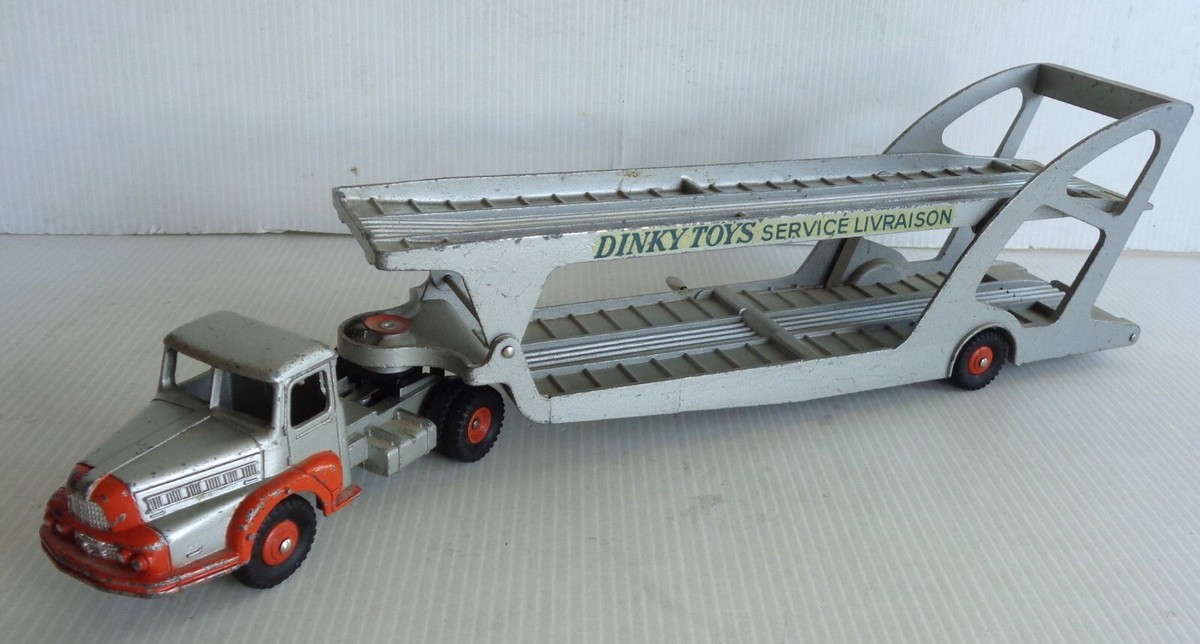 Une voiture, une miniature : Unic porte voitures Boilot / Dinky Toys