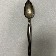 VINTAGE WM ROGERS MFG CO SILVERPLATE SERRATED TIP GRAPEFRUIT SPOON