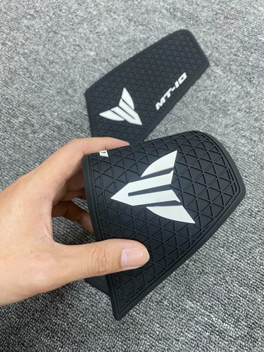 Fuel Tank Traction Pad, Anti-slip Sticker Applicable For Yamaha MT-10 2018 -2023 - Picture 3 of 5