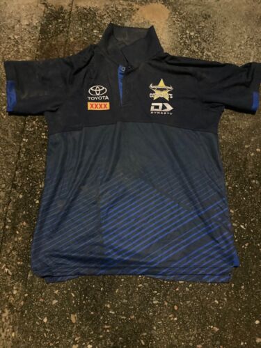 2024 NORTH QUEENSLAND COWBOYS MENS NAVY MEDIA POLO - Picture 1 of 3