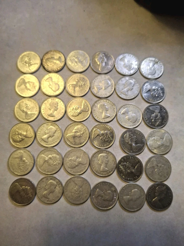 35 Canadian Dimes 1960-1968 - Image 2 of 3