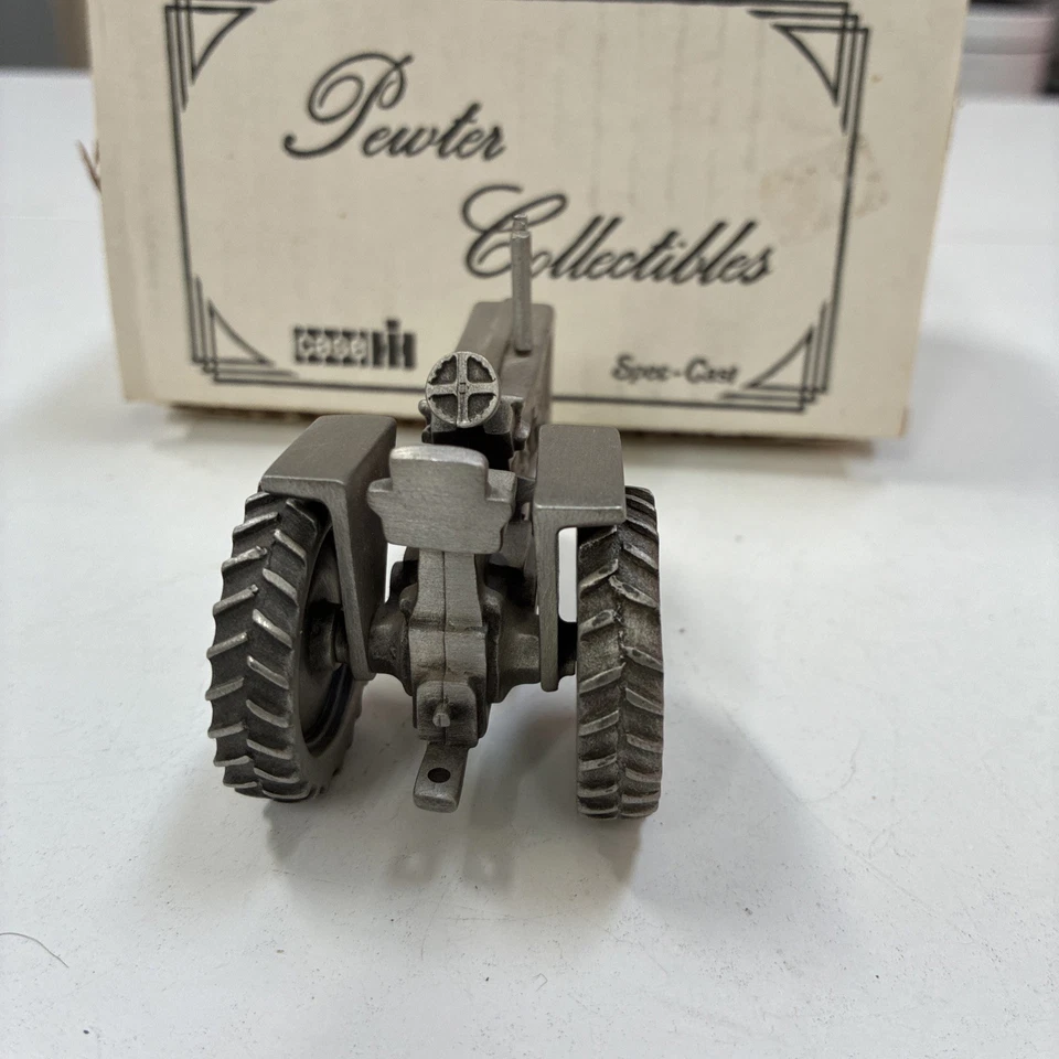 Modelo de tractor de colección Farmall 806 escala 1/64 de peltre fundido Spec Foto 2 de 4