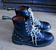 Dr. Martens Women's 1460 8 Eye Stud Black Smooth Size 7 M Pre Owned