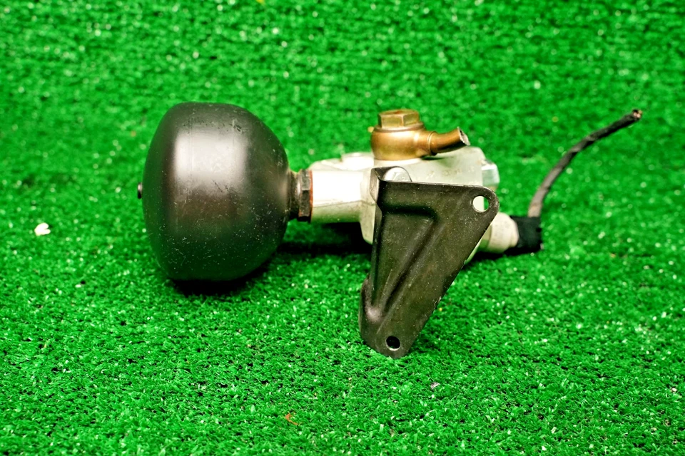 Válvula de alivio de presión ABC suspensión hidráulica OEM Mercedes R230 SL500 CL500 Foto 3 de 4