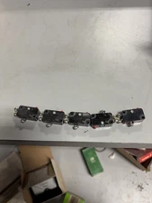 NEW LOT OF 5 Micro Switch V3-1-D8 Snap Action Pin Plunger