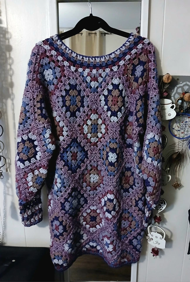 Túnica cuadrada de ganchillo estilo vintage de abuela... Hecha a mano...L/XL. Mezcla de algodón/algodón Foto 2 de 4