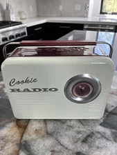 RETRO LUNCHBOX RADIO THE SILVER CRANE COMPANY LTD DECORATIVE TIN Wine & Cream T2