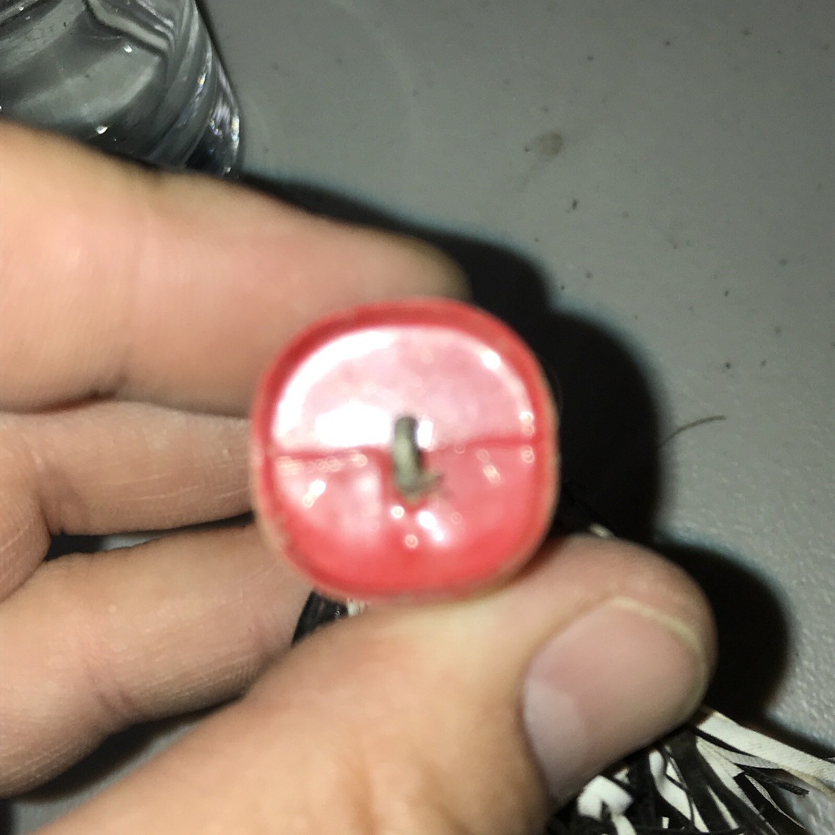 Leurre de pêche vintage Hula Popper corps blanc et tête/bouche rouge