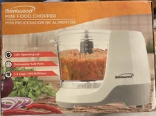 Brentwood MC-109W: Mini Food Chopper 1.5 Cup, White New