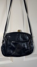 Finesse Navy Blu Leather Shoulder Bag Vintage Made in England Gold Clasp Handbag