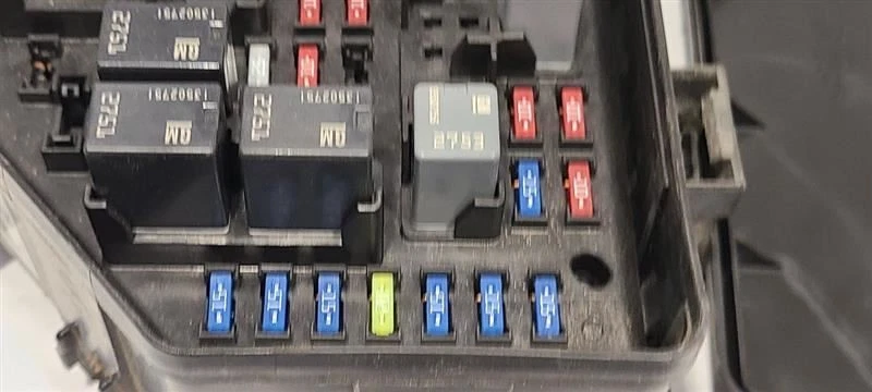 Коробка предохранителей двигатель 2015-2017 BUICK ENCAVE без буксировочного пакета  - Изображение 4 из 4