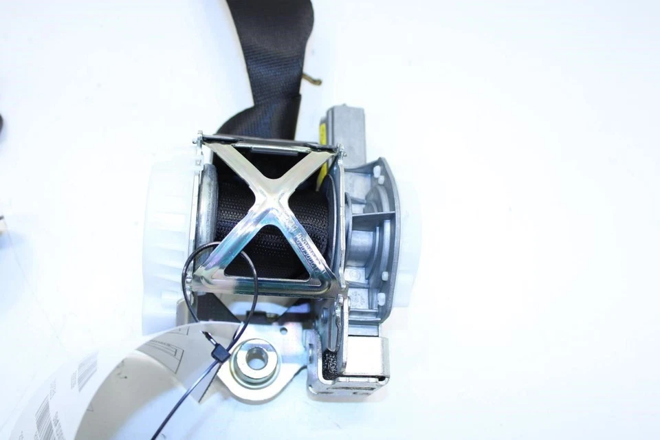 15-16 宝马 435i Gran Coupe xDrive 右前座皮带收回器 72117272476 原始设备制造商 — 第 3/4 张图片