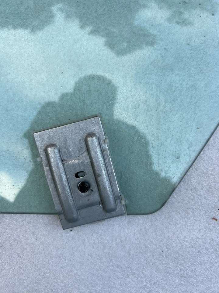 08-13 Volvo C70 T5 Convertible 2.5 Front Driver Left Door Glass Foto 3 de 4