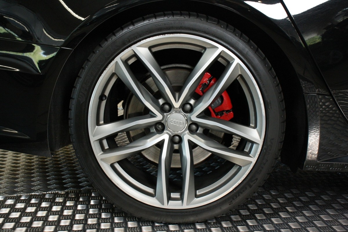 Audi A6 3,0 TDi 326 Avant quattro Tiptr.