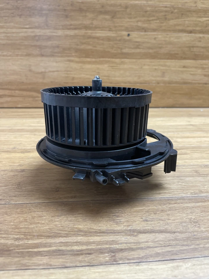 Volkswagen Golf 2015-2021 soplador motor ventilador unidad HVAC 5Q1819021E fabricante de equipos originales Foto 2 de 4