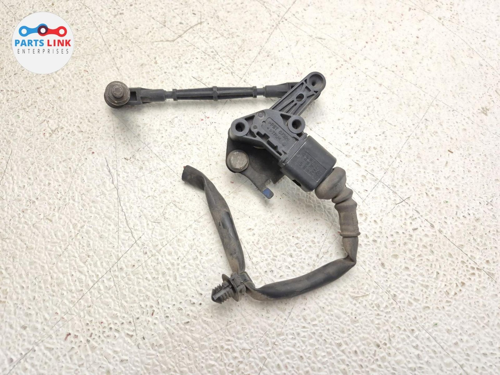 2016-20 BENTLEY BENTAYGA REAR RIGHT SENSOR LEVEL HEIGHT RIDE PLUG SET OEM 636