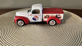 Pepsi 1940 Ford Red White Advertising Truck Diecast Model Collectible
