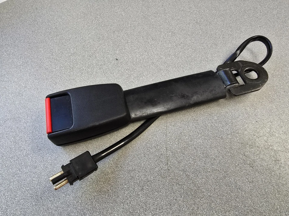 VERY NICE USED ORIGINAL GENUINE PORSCHE 928 944 SEATBELT RECEIVER 1986-89 Foto 2 de 4