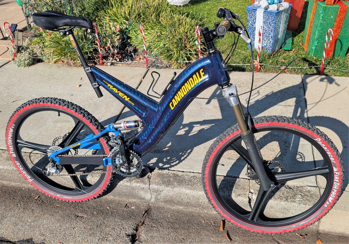 メーカー　CANNONDALE Cannondale Super V Raven 900 SX ,Marzocchi Fork ,Grimeca Magnesium