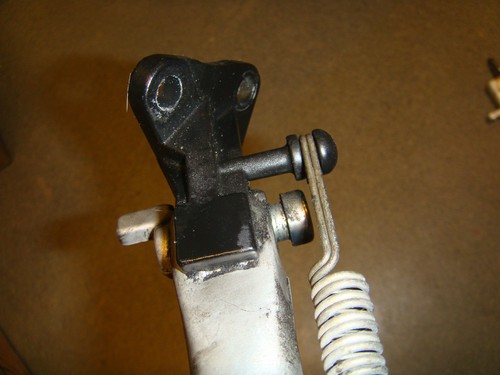 Triumph Daytona 955i 2001 soporte lateral soporte lateral - Imagen 6 de 7