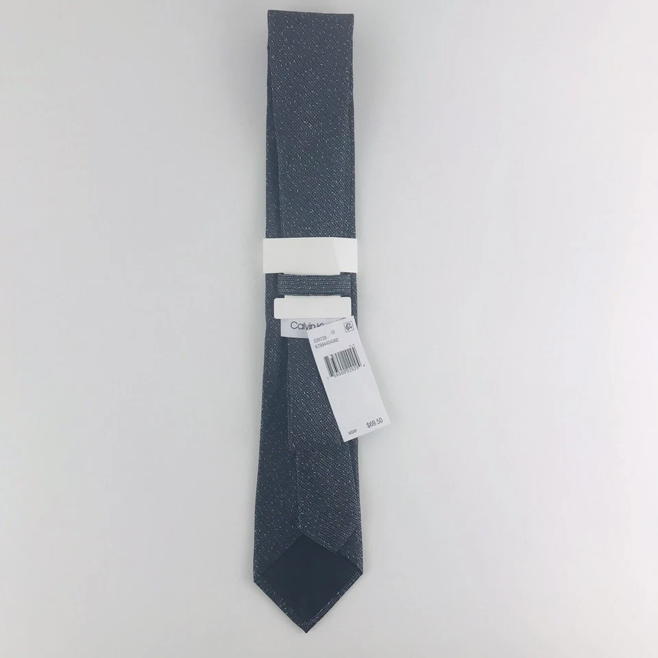 NUEVA Corbata Calvin Klein Gris Seda Para Hombre NUEVA CON ETIQUETAS PRECIO DE VENTA SUGERIDO POR EL FABRICANTE 69,50 $ 59 pulgadas x 3 pulgadas Foto 3 de 4