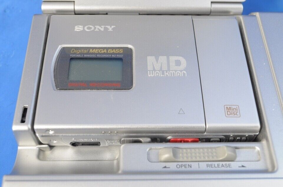 Sony MZS-R5ST Portable Mini Disc Recorder Player MD Silver Sony MZS-R5ST Portable Mini Disc Recorder Player MD Silver