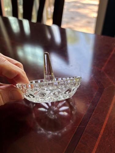 VINTAGE CLEAR PRESSED GLASS ROUND RING HOLDER - Picture 4 of 4