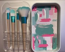 WOMEN SET OF 4 WOMEN'S MAKEUP BRUSHES WITH VERY SOFT CELLS