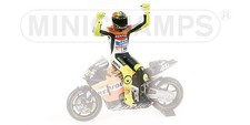 Minichamps 312020046 FIGURINE VALENTINO ROSSI WORLD CHAMPION MOTOGP 2002 1:12