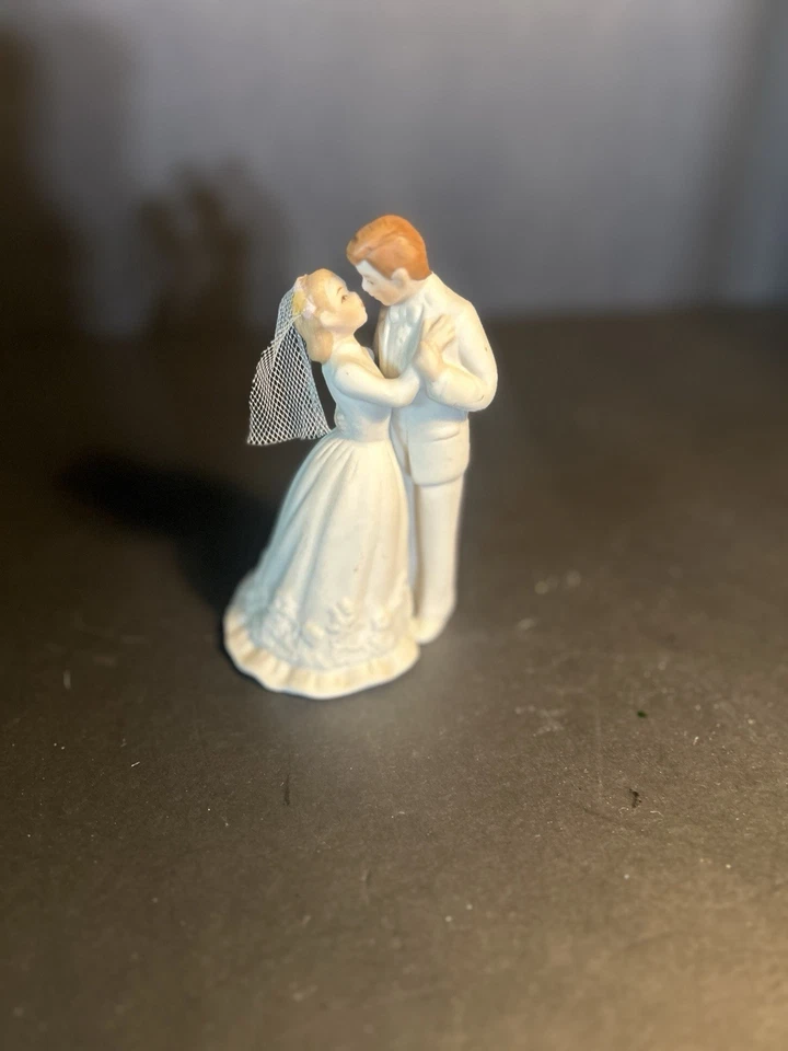 Vintage Blonde Bride And Groom Cake Topper. - Image 2 of 4