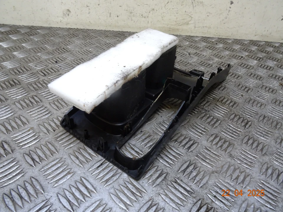 Suzuki Vitara 2016 talla T APK 1,6 gasolina MK4 escotilla consola central moldura ref15841 Foto 4 de 4