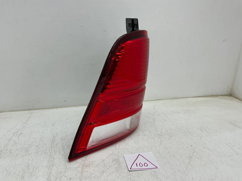 Luz trasera izquierda Ford Freestar 2004 2005 2006 2007 OEM Foto 2 de 4